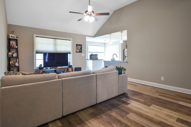 Foto del edificio - Pet Friendly Three Bedroom!