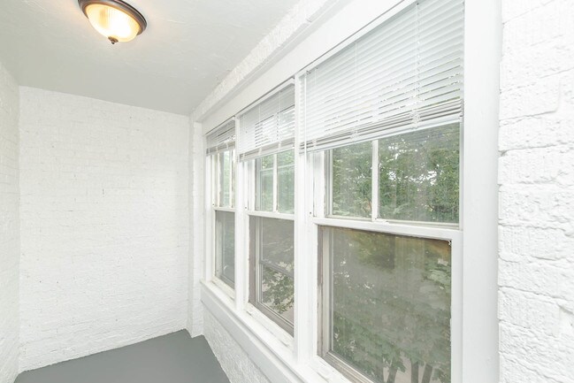 Building Photo - 7504 N Hoyne Ave