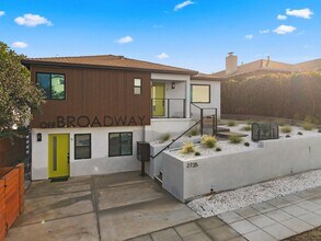 Building Photo - 2735 Broadway