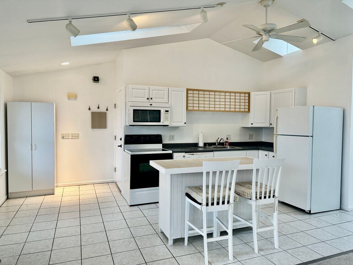 Foto principal - Sunny Updated One Bedroom with Sebago Lake...