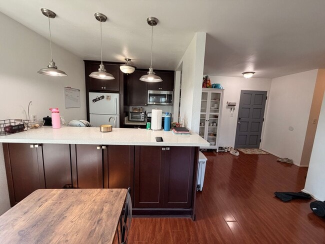 Building Photo - Spacious Westside 2 Bedroom with Balcony, Upgraded Bathrooms & 2 Gated Parking Spaces