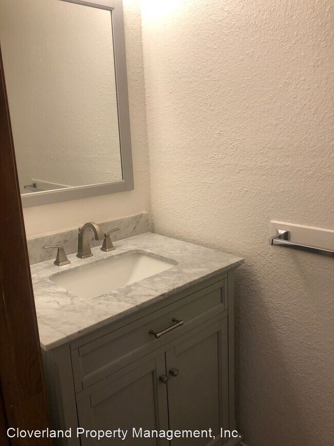 Foto del edificio - 2 br, 1.5 bath House - 542 North Ave.