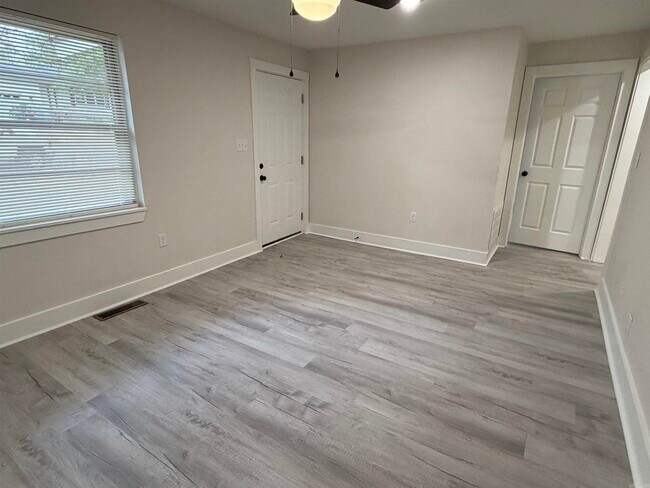 Foto del edificio - 809 Palmer Ave