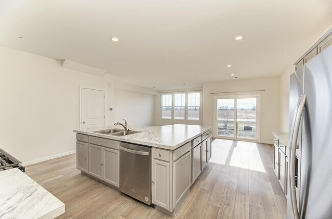Foto del edificio - 5956 Hawkweed Dr