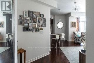 Photo du bâtiment - 2300-2300 Upper Middle Rd W