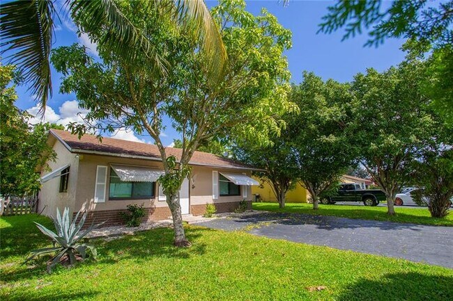 Foto del edificio - 9705 NW 70th St