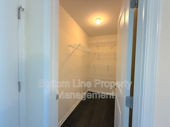Building Photo - 4020 Zilker Park Dr