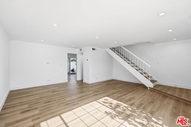 Foto del edificio - 19111 Hamlin St