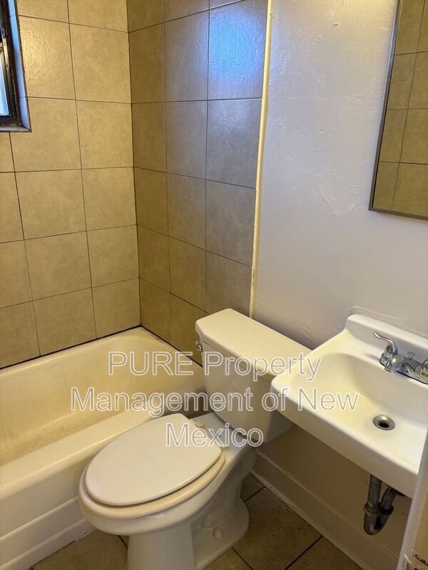 Foto del edificio - 124 Aliso Dr NE