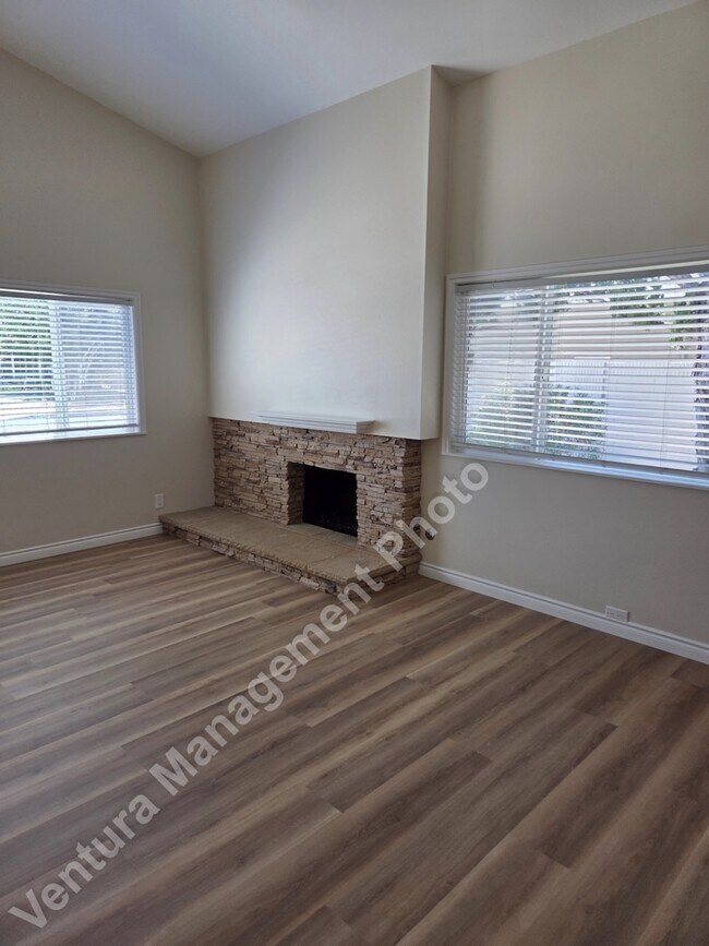 Foto del edificio - 5665 Meadow Vista Way