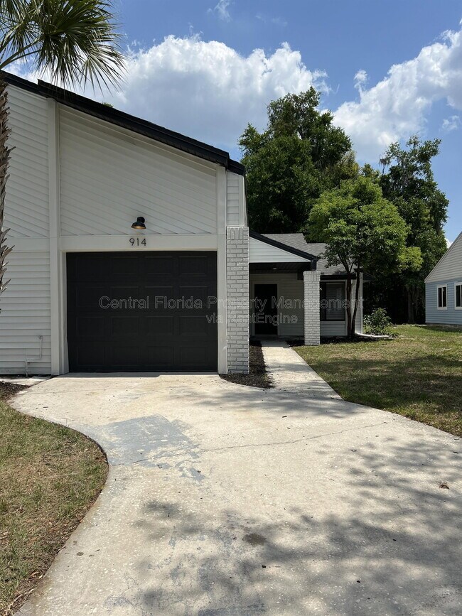 Building Photo - 914 Robinhood Ct