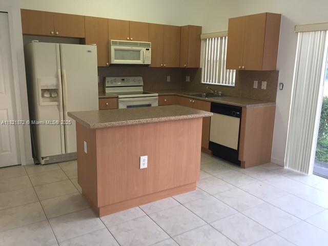 Foto del edificio - 2950 SE 15th Terrace