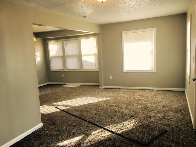 Foto del edificio - 4022 E 68th Terrace