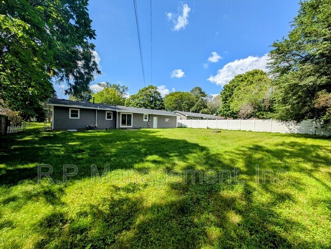 Foto del edificio - 9342 Trenton Ln N