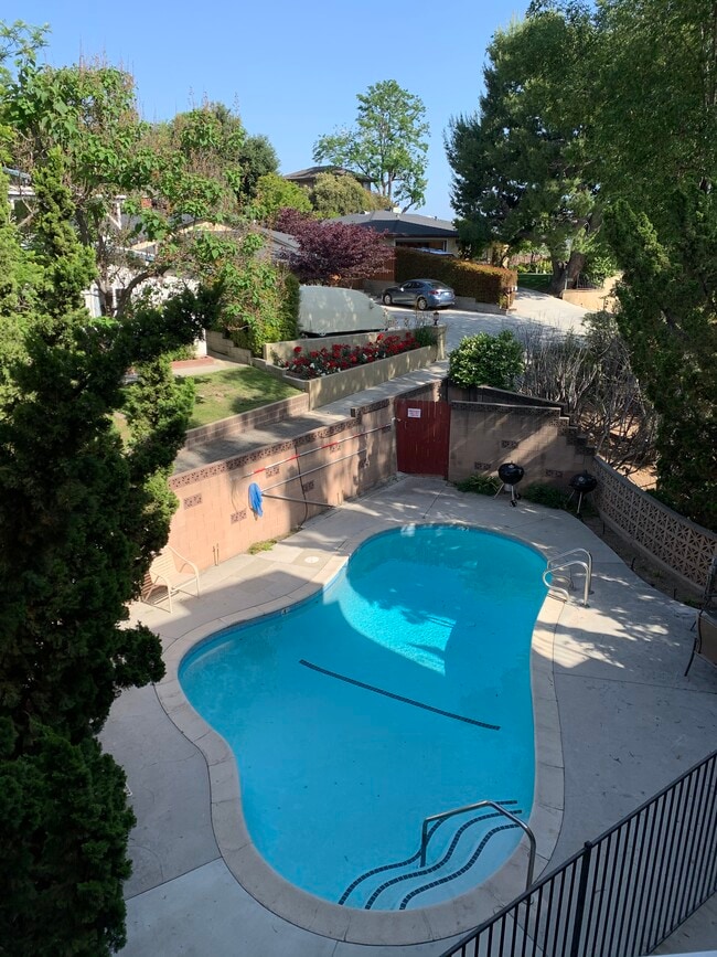 Building Photo - 2115 La Canada Crest Dr