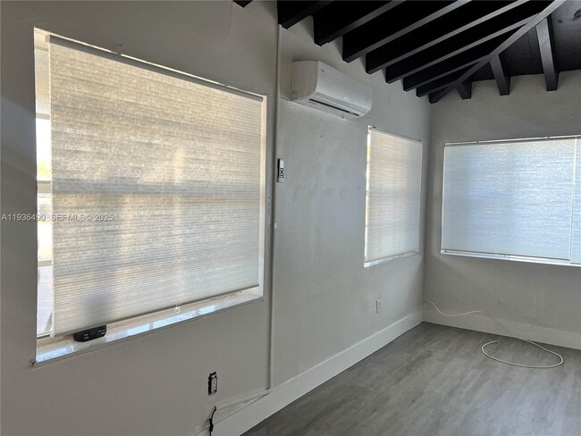 Foto del edificio - 120 SW 68th Ave