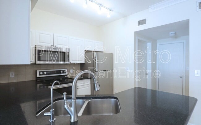 Building Photo - 11624 Tomahawk Creek Pkwy