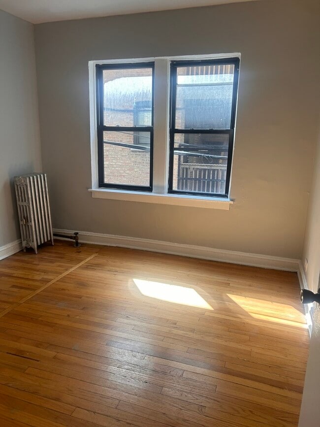 Building Photo - 5214 1/2 S Drexel Ave