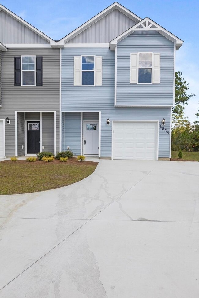 Building Photo - Townhouse For Rent in Holly Ridge