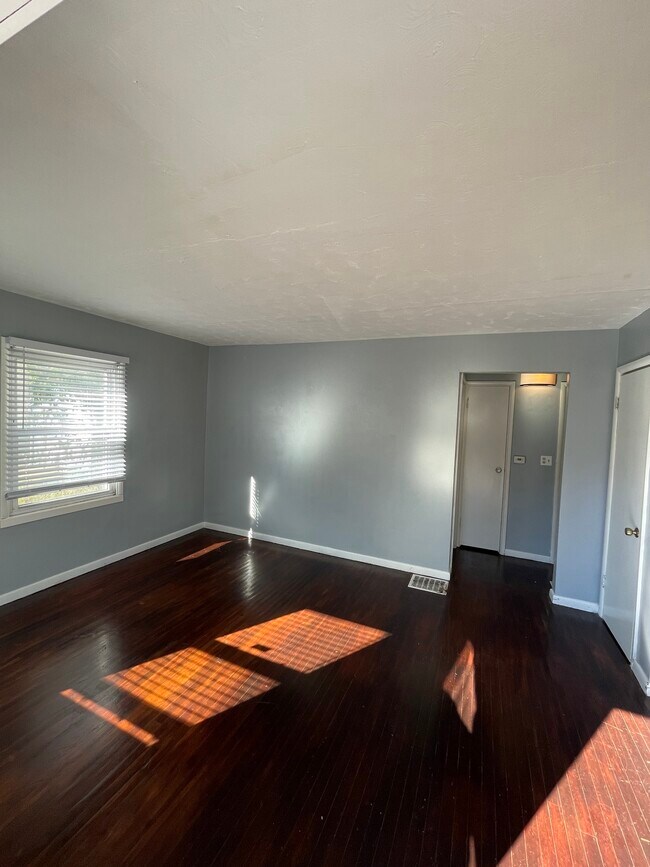 Building Photo - 5314 E Sutton St