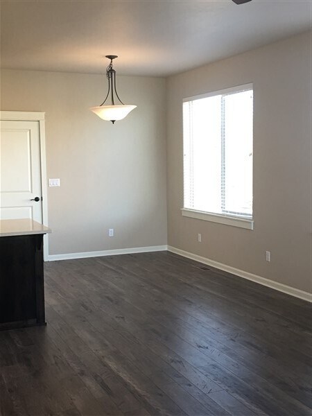 Building Photo - Parkland Townhome in SW Redmond