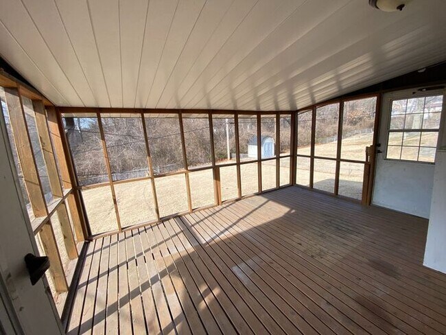 Foto del edificio - Charming 3 Bedroom with Great Yard