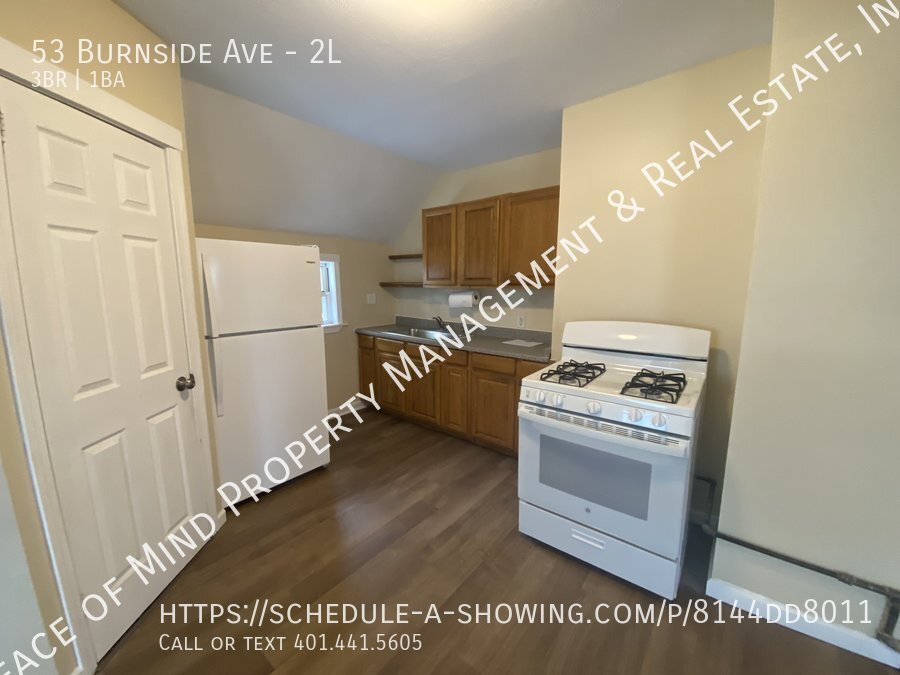Primary Photo - 3 Bedroom,1 bath townhouse style on 2nd fo...