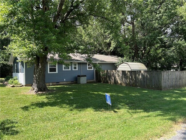 Building Photo - 1237 N Vista Pl