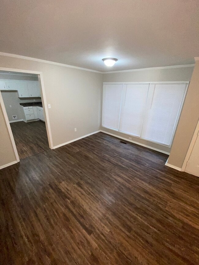 Building Photo - 710 Shamrock Dr