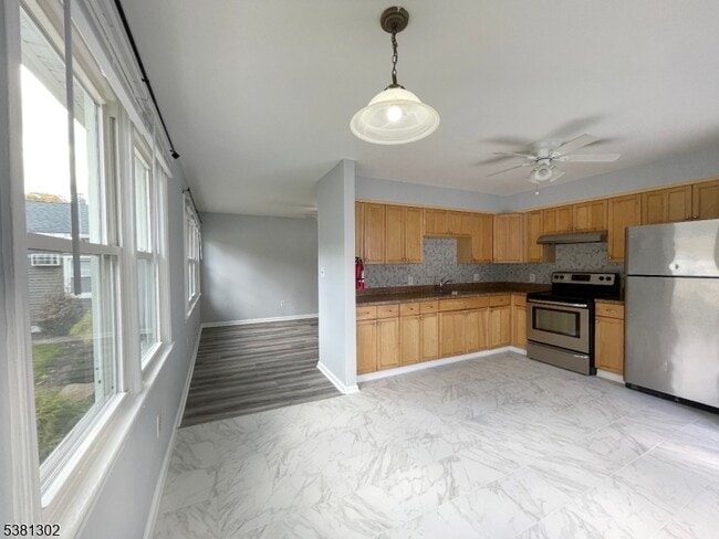 Foto del edificio - 31 Lakeside Blvd