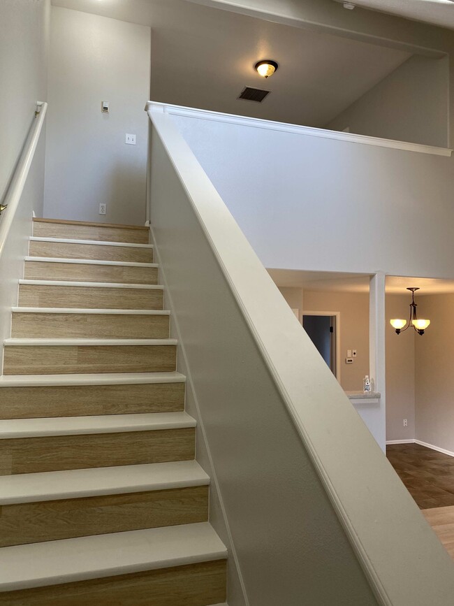 Building Photo - 385 Sunnyside Cir