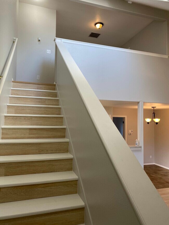 Foto del edificio - 385 Sunnyside Cir