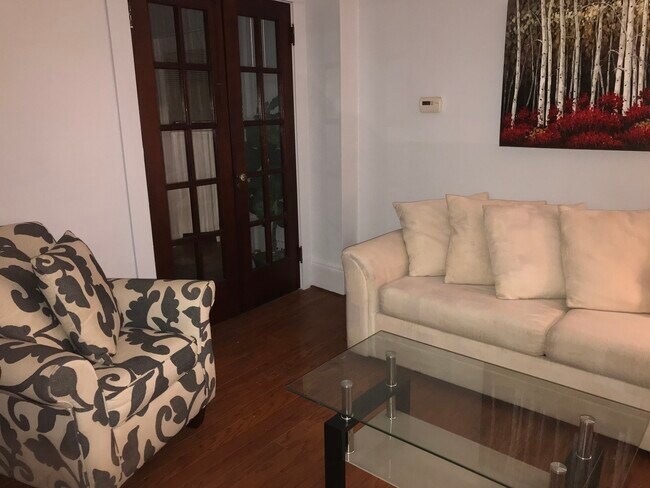 Viviendo - 2127 Prior Ct
