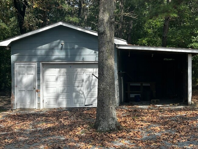 Building Photo - 1144 Forest Dr