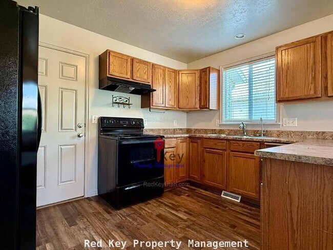Foto del edificio - Crystal Bay Dr Single Family Home