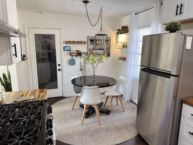 Building Photo - "Adorable 3-Bed Home with Modern Updates, Classic Charm and a Spacious Backyard Retreat!"