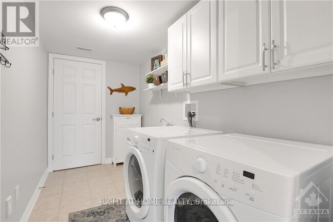 Building Photo - 593 Foxlight Cir