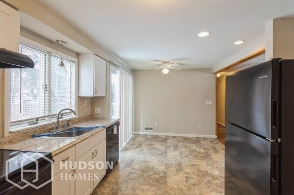Foto del edificio - NOW AVAILABLE! - 7 Del Verde Rd, Gates, NY...