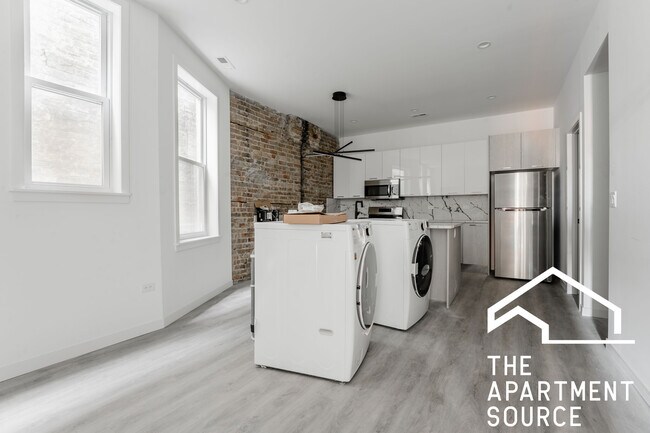 Foto del edificio - 2743 W Division St