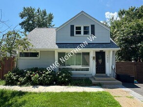 Building Photo - 1909 Rollins Dr