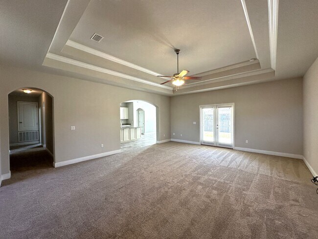 Building Photo - Gorgeous & Spacious