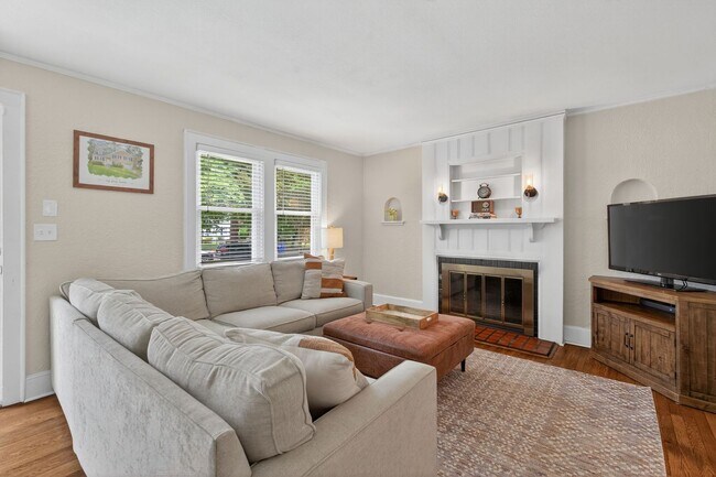 Foto del edificio - Available September 1st! A First Time Rent...