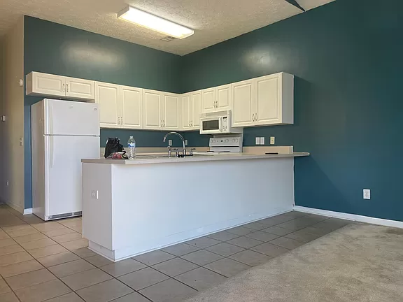 Building Photo - 8082 Veterans Pky