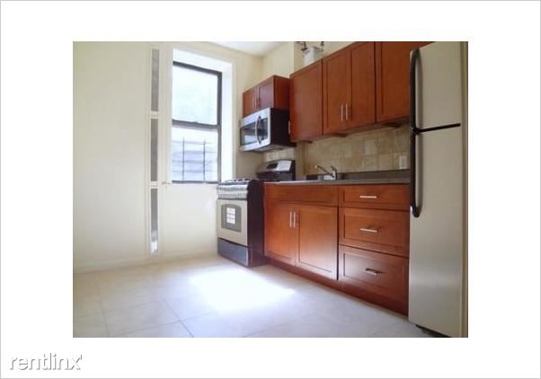 Building Photo - 465 Kosciuszko St