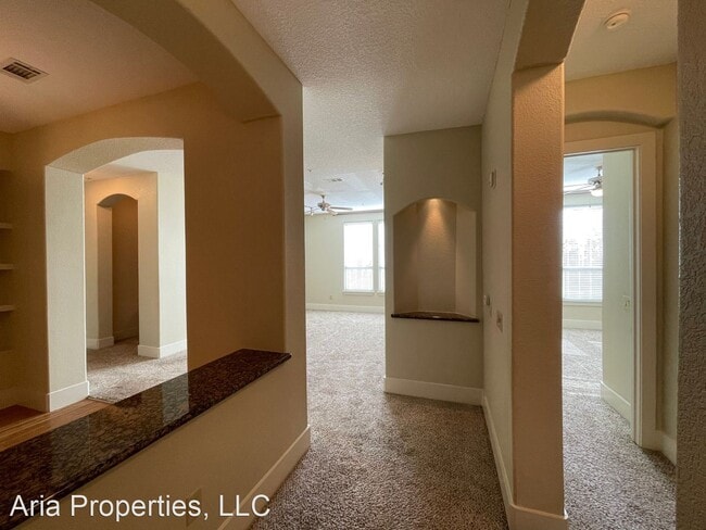 Building Photo - 2 br, 2 bath House - 2600 Hillsboro Rd #231