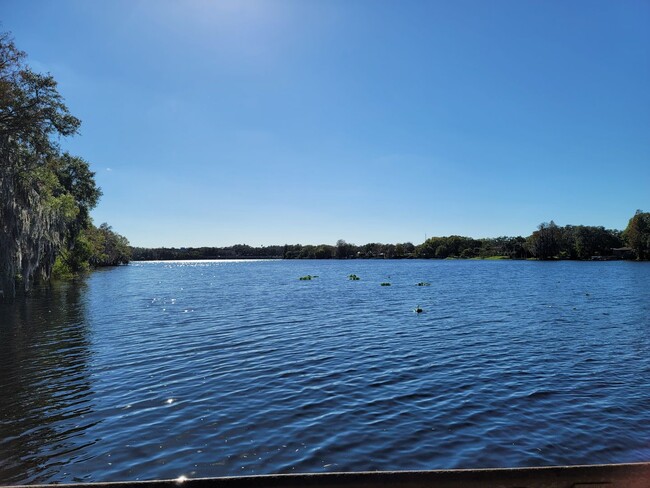 Foto del edificio - Townhome on the Water?  Look Here!