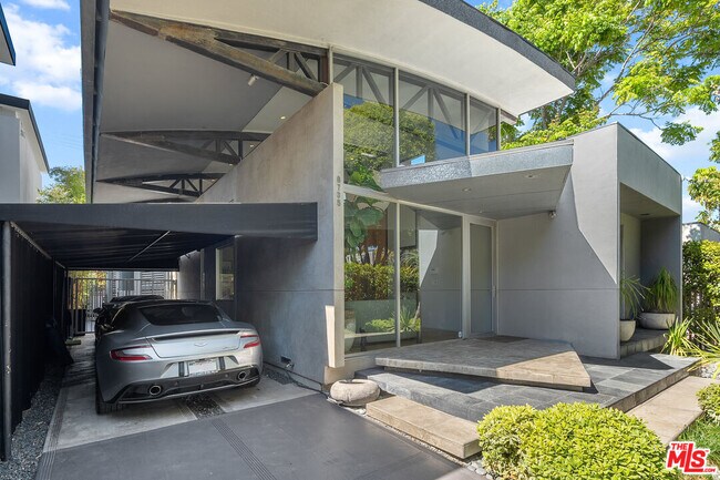 Foto del edificio - 8735 Dorrington Ave