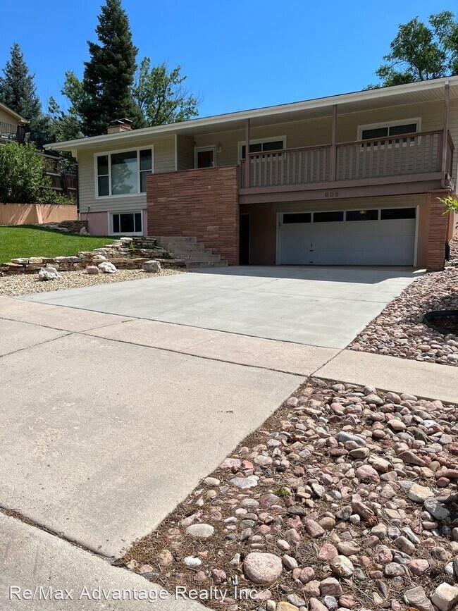 Building Photo - 3 br, 2.5 bath House - 605 Crown Ridge Drive
