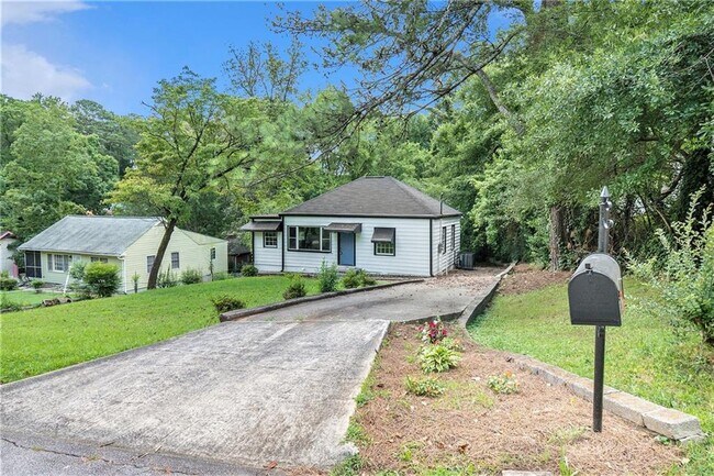 Foto del edificio - 2740 Baker Ridge Dr NW