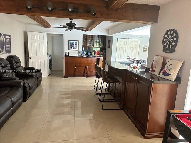 Building Photo - 10404 NW 5th Manor